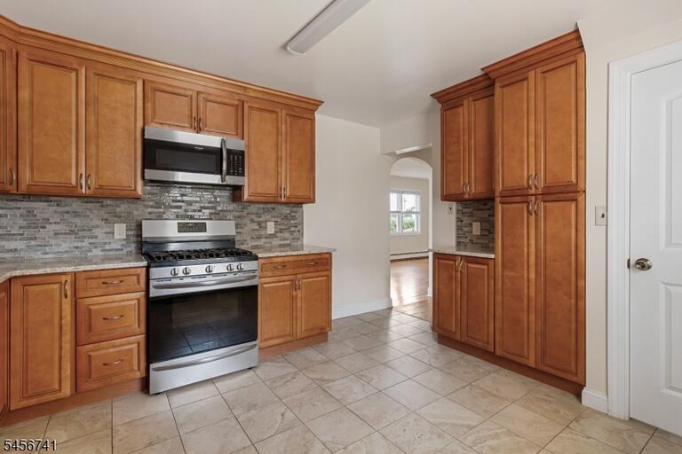 Property listing MLS 4049333 photo 12