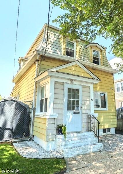 Property listing MLS 4049338 photo 2