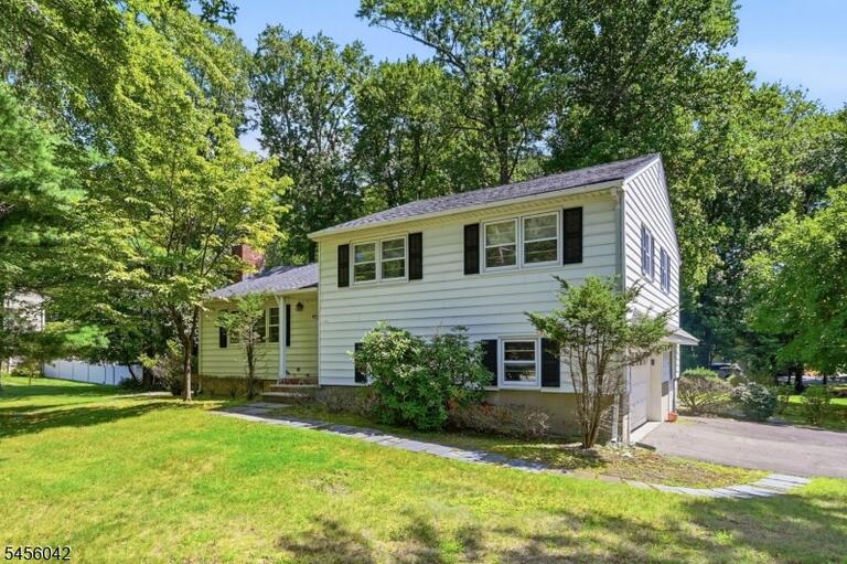 Property listing MLS 4049345 photo 3