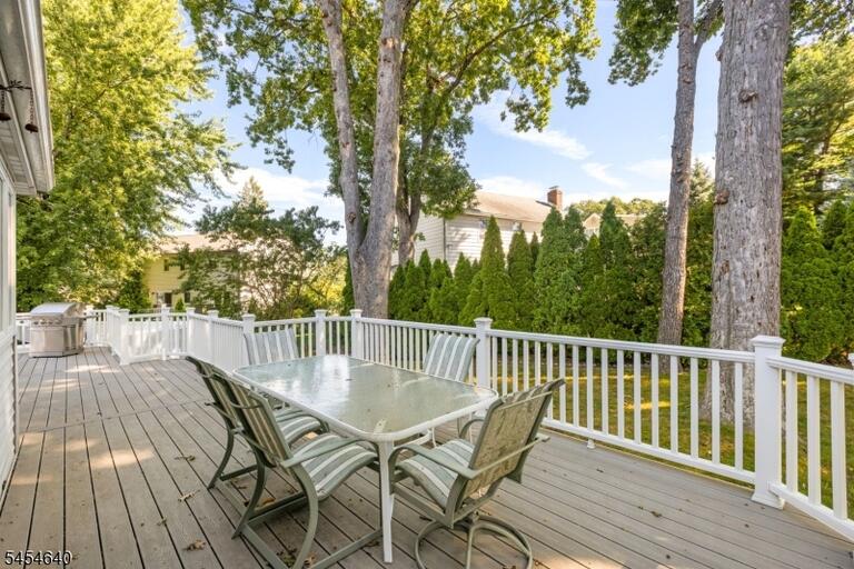 Property listing MLS 4049350 photo 2