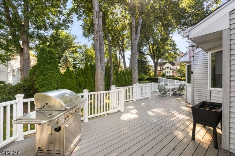 Property listing MLS 4049350 photo 3