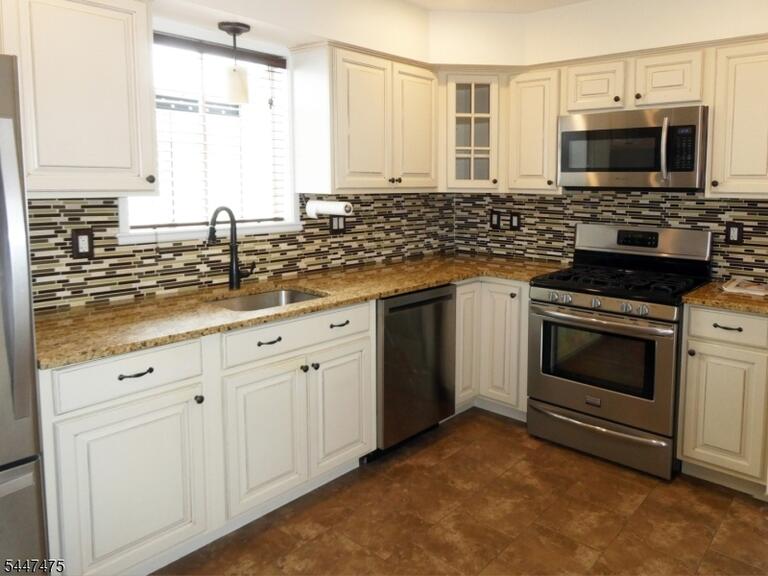 Property listing MLS 4049358 photo 5