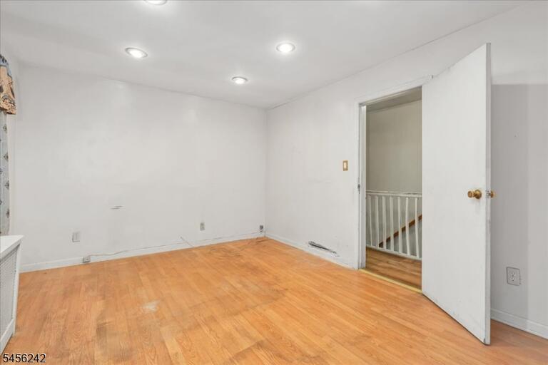Property listing MLS 4049365 photo 15