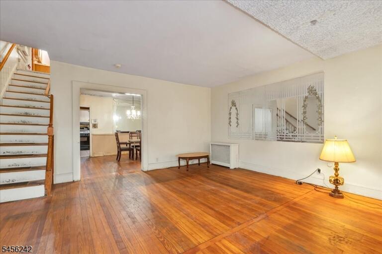 Property listing MLS 4049365 photo 2
