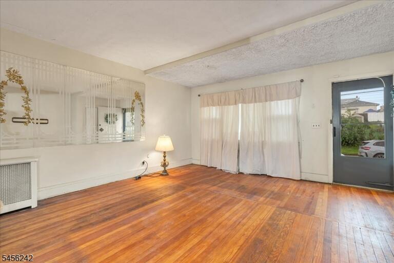 Property listing MLS 4049365 photo 4