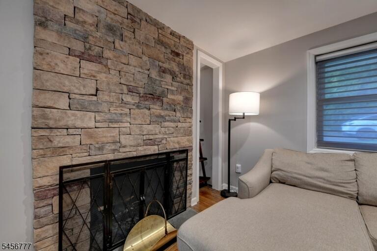 Property listing MLS 4049370 photo 4