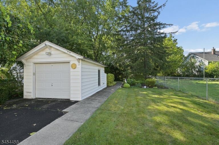 Property listing MLS 4049377 photo 3