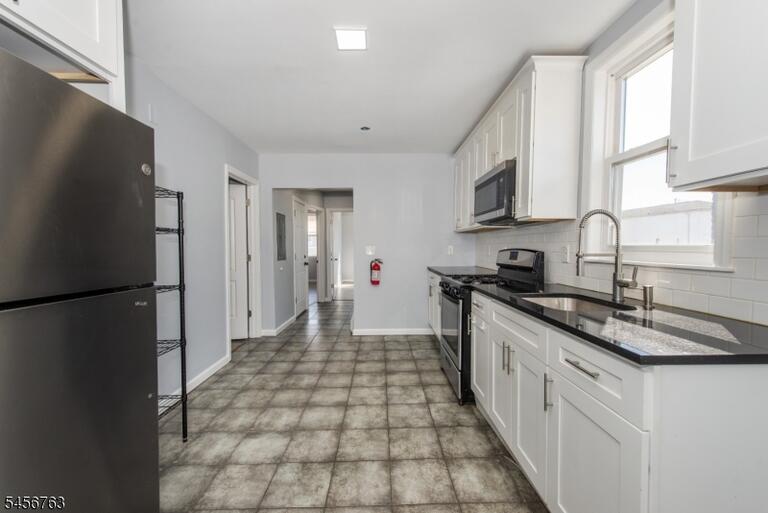 Property listing MLS 4049379 photo 4