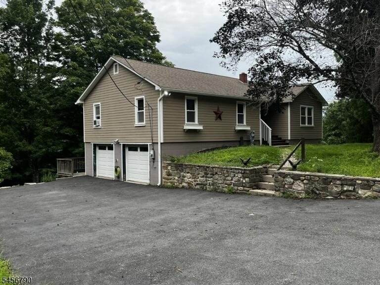 Property listing MLS 4049391 photo 2
