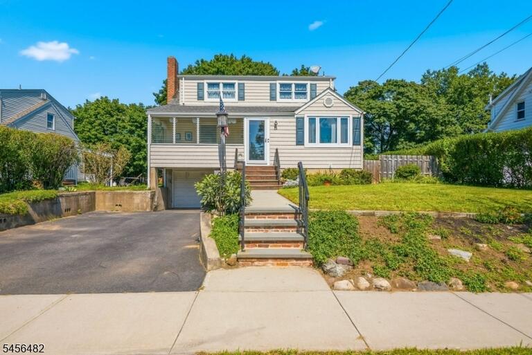 Property listing MLS 4049400 photo 1