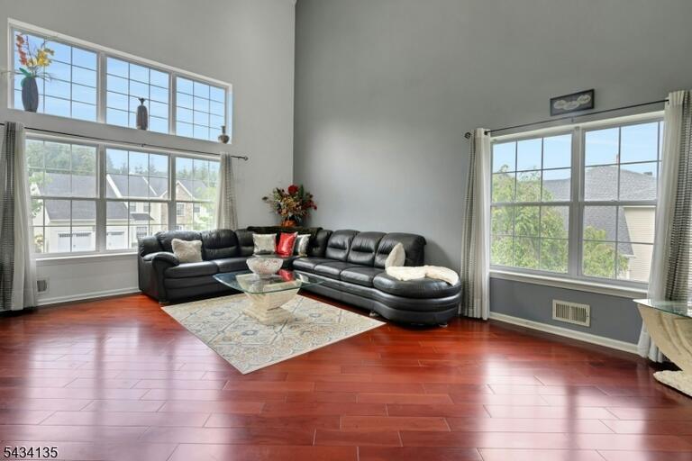 Property listing MLS 4049401 photo 3