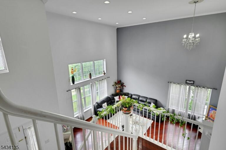 Property listing MLS 4049401 photo 5