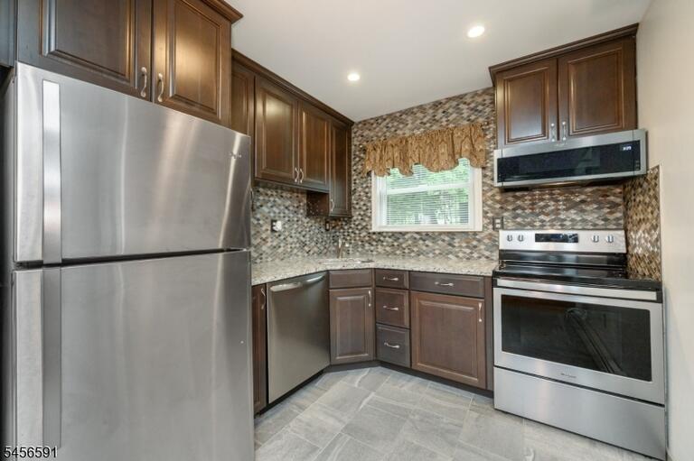 Property listing MLS 4049402 photo 11