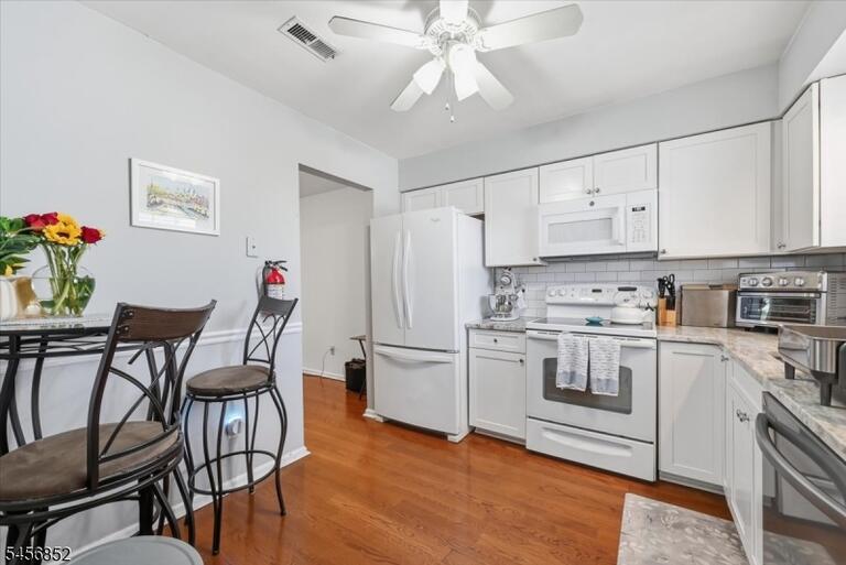 Property listing MLS 4049443 photo 17