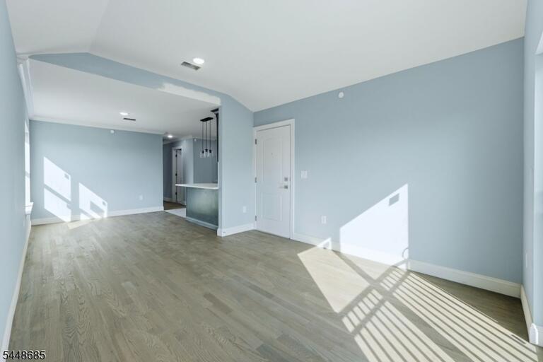 Property listing MLS 4049446 photo 5