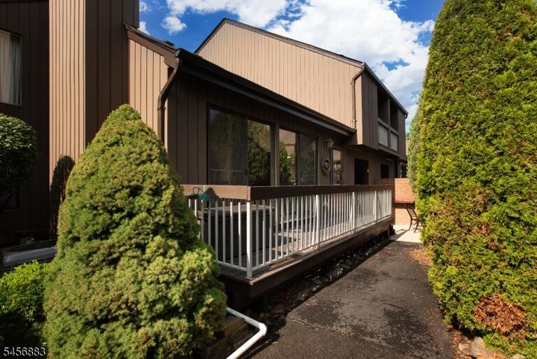 Property listing MLS 4049460 photo 1