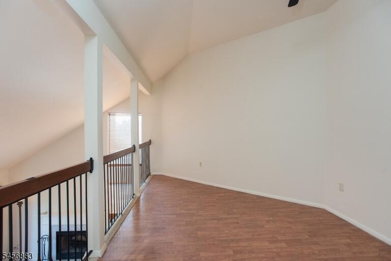 Property listing MLS 4049460 photo 14