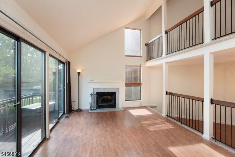 Property listing MLS 4049460 photo 3