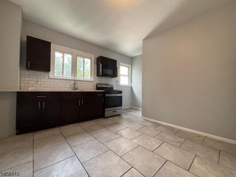 Property listing MLS 4049477 photo 2