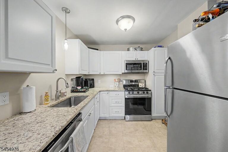 Property listing MLS 4049490 photo 3