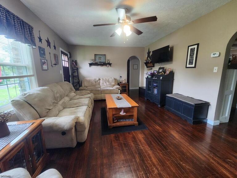 Property listing MLS 4049496 photo 10