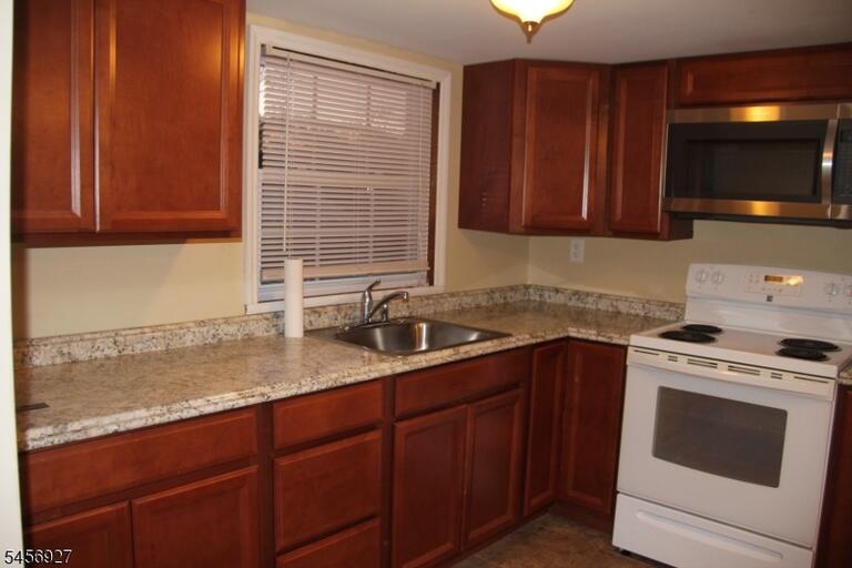 Property listing MLS 4049498 photo 3