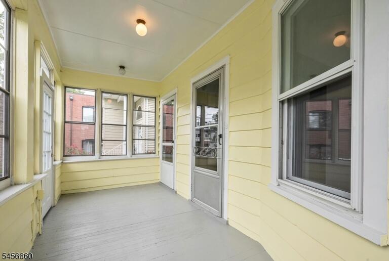 Property listing MLS 4049508 photo 4