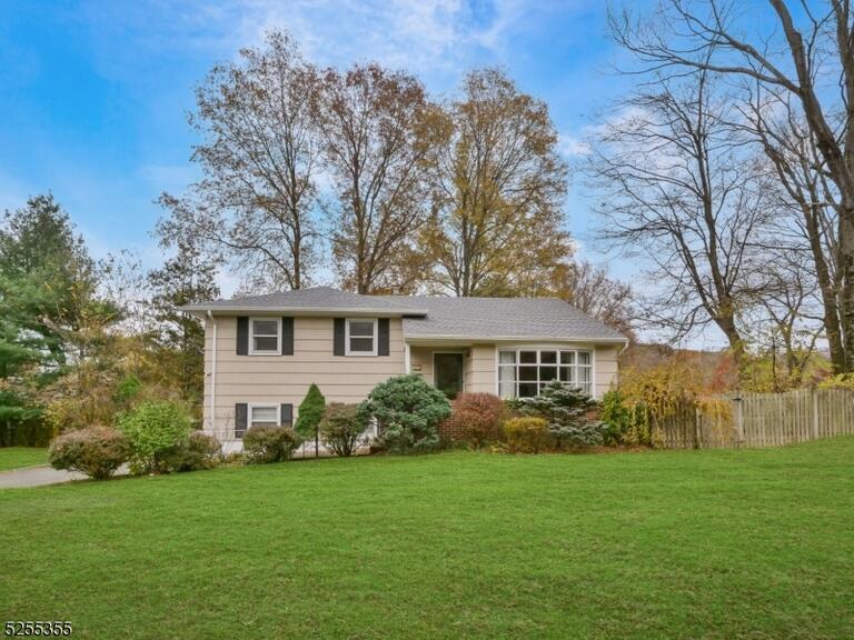 Property listing MLS 4049524 photo 2