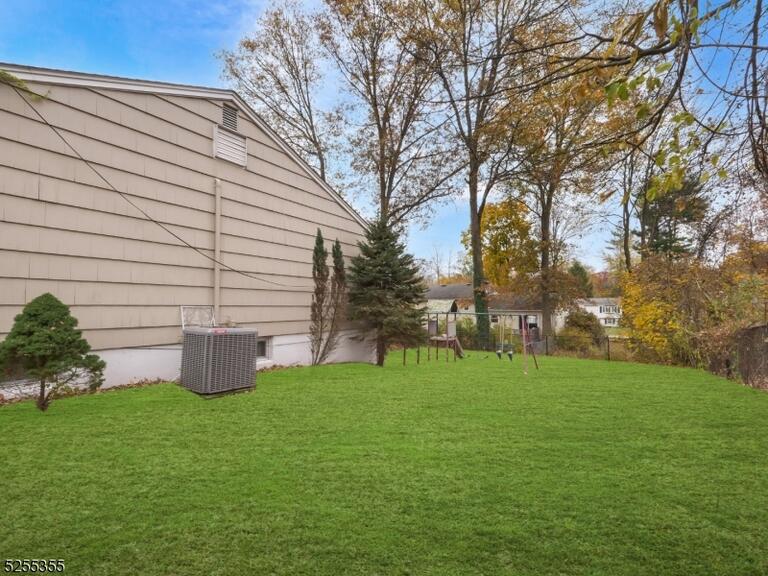 Property listing MLS 4049524 photo 29
