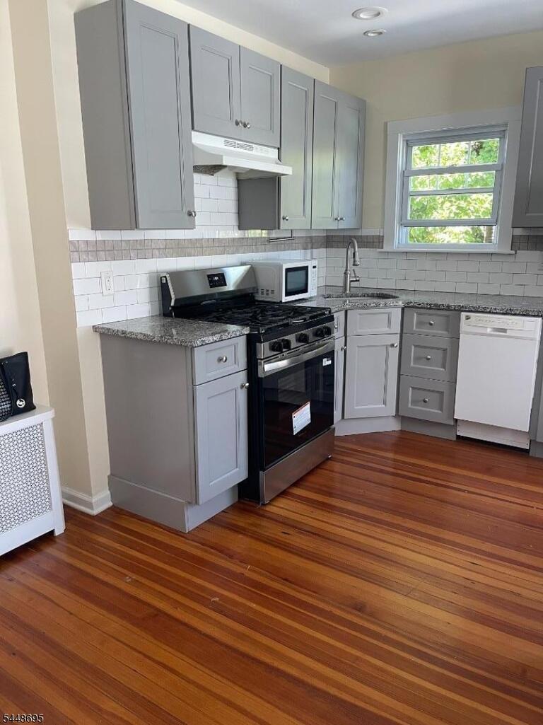 Property listing MLS 4049531 photo 2