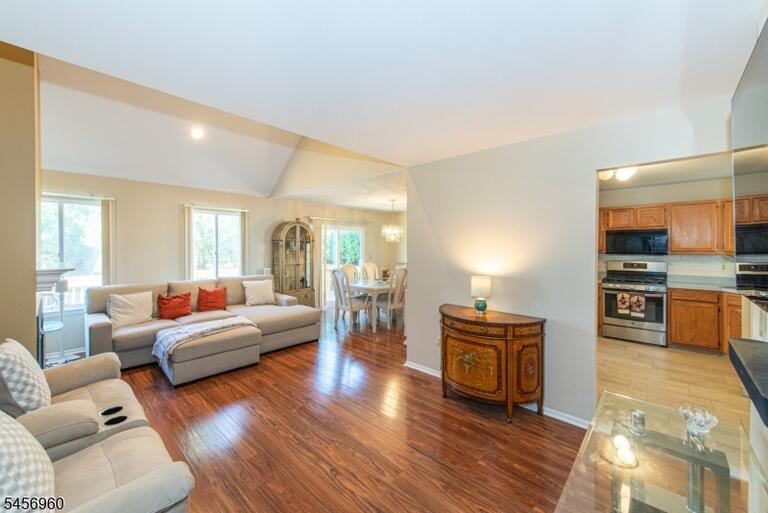 Property listing MLS 4049539 photo 9