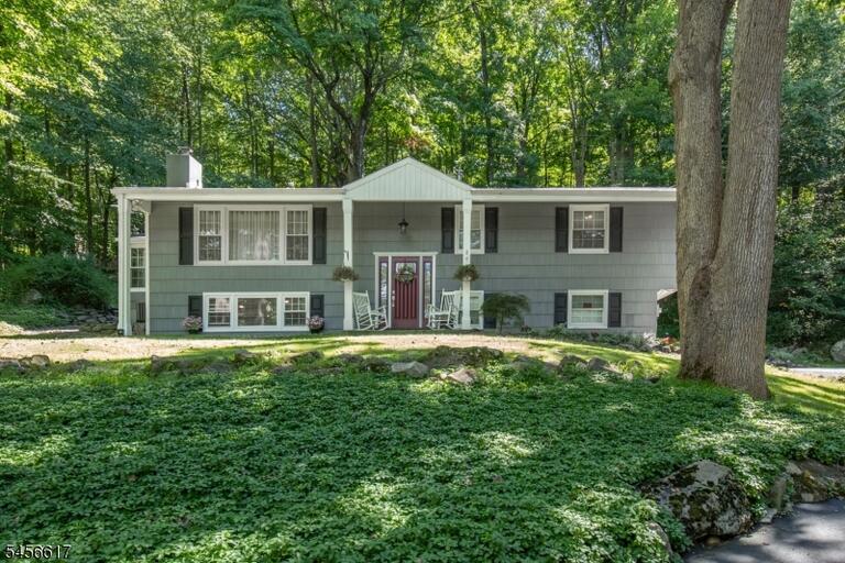 Property listing MLS 4049566 photo 2