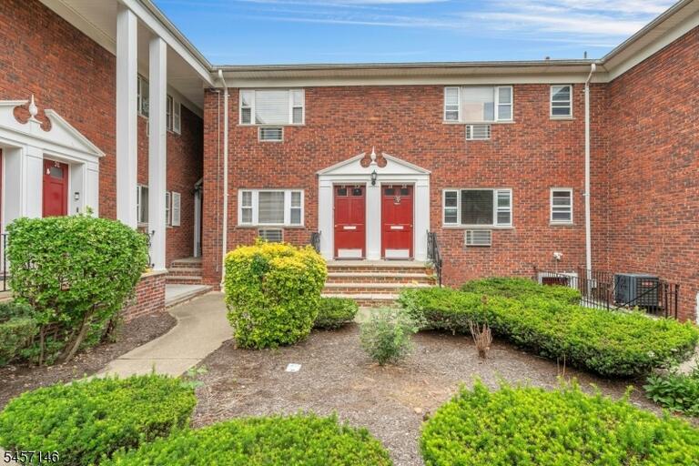 Property listing MLS 4049666 photo 2