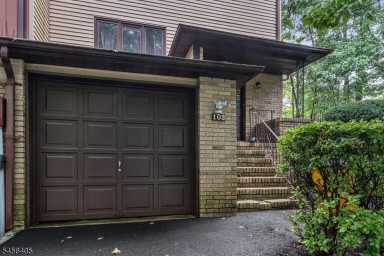 Property listing MLS 4049672 photo 2