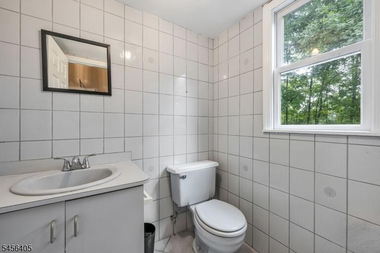 Property listing MLS 4049672 photo 5