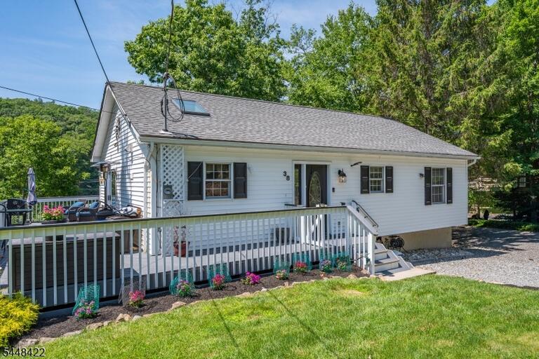 Property listing MLS 4049679 photo 3
