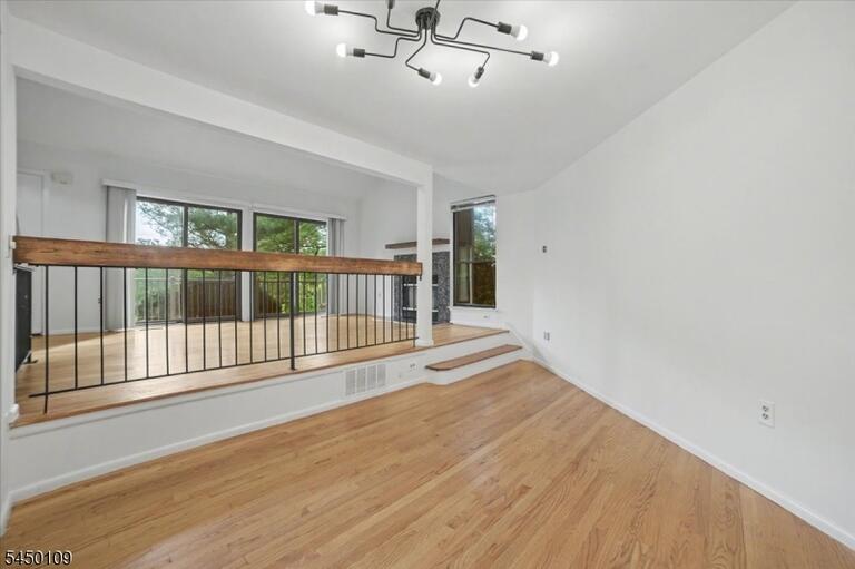 Property listing MLS 4049733 photo 10