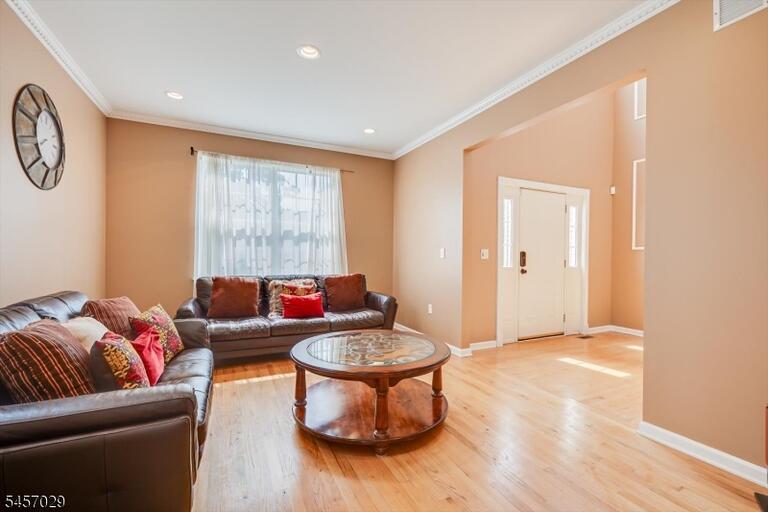Property listing MLS 4049797 photo 3