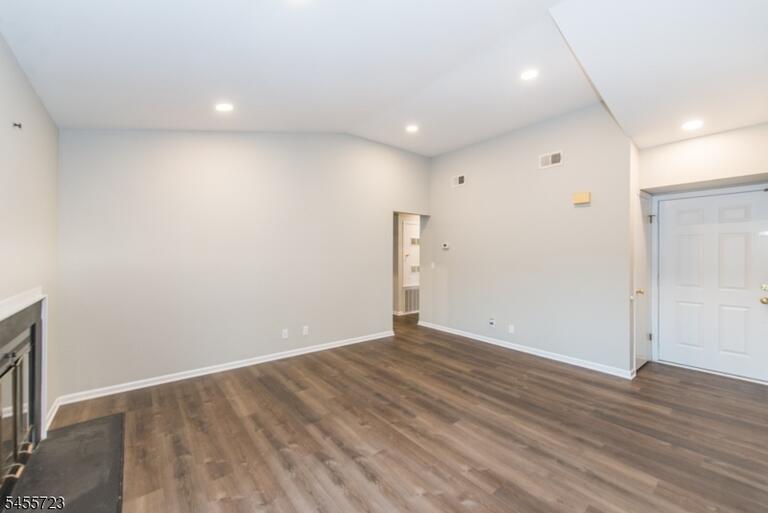 Property listing MLS 4049807 photo 3