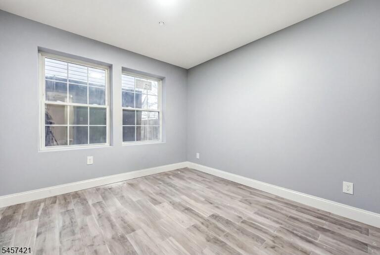 Property listing MLS 4049823 photo 9
