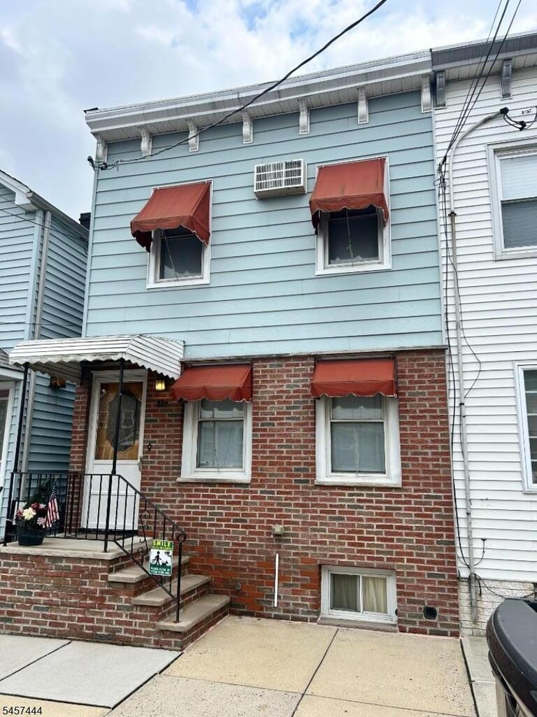 Property listing MLS 4049841 photo 1