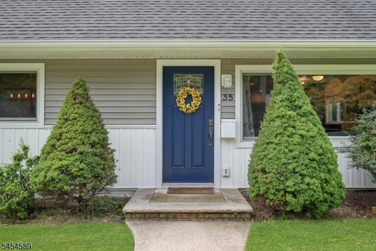 Property listing MLS 4049864 photo 2