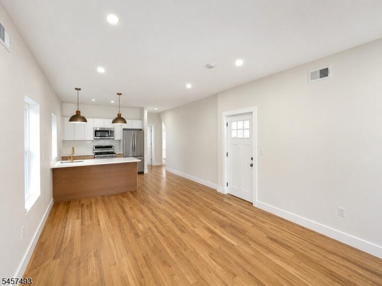 Property listing MLS 4049883 photo 17