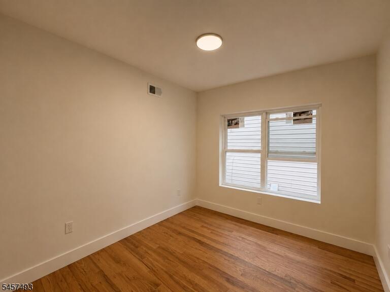 Property listing MLS 4049883 photo 5