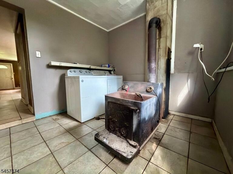 Property listing MLS 4049900 photo 2