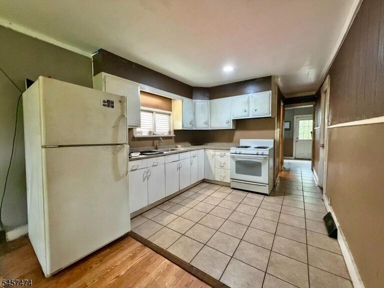 Property listing MLS 4049900 photo 4