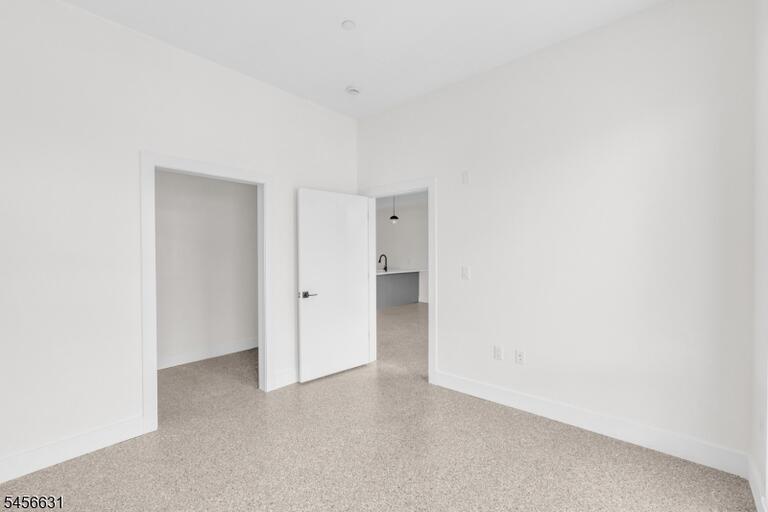 Property listing MLS 4049911 photo 5