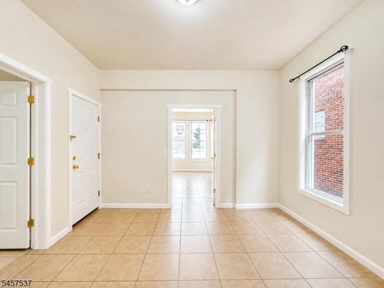 Property listing MLS 4049921 photo 4