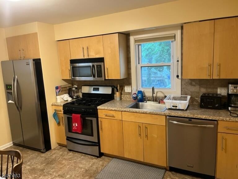Property listing MLS 4049976 photo 3