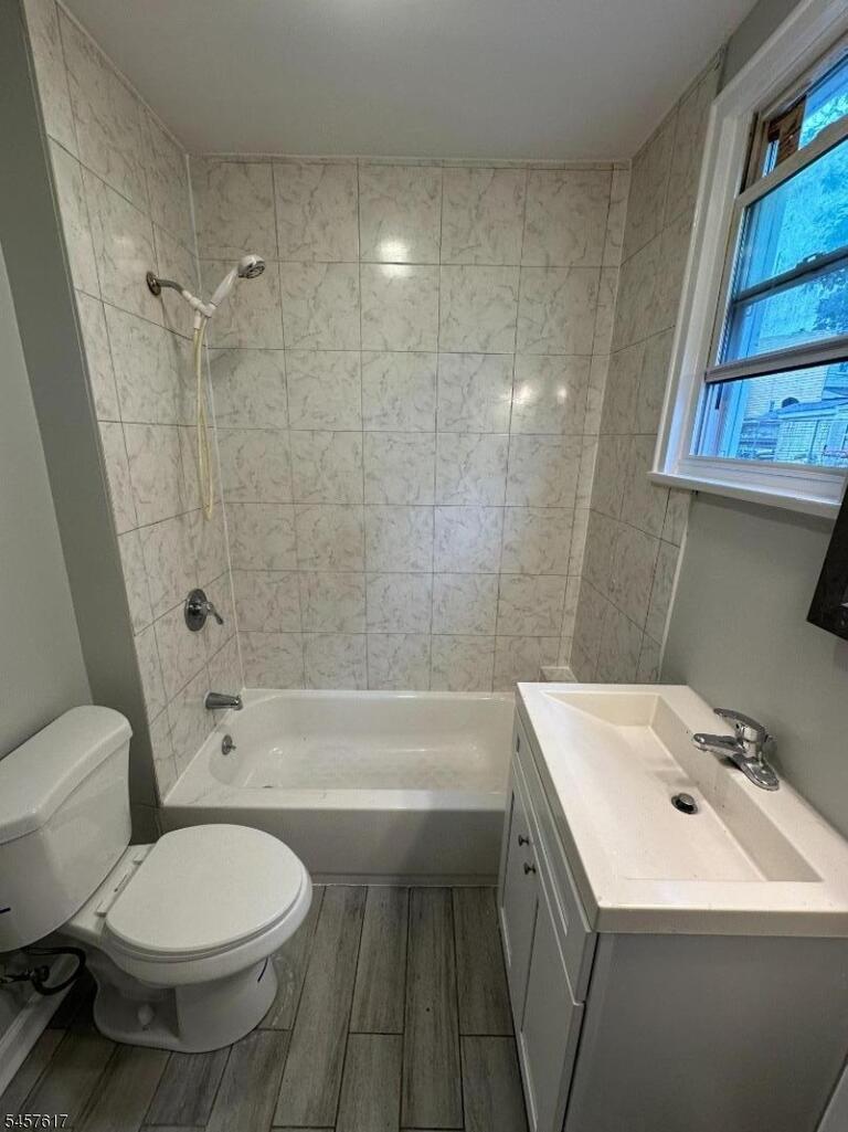 Property listing MLS 4049988 photo 8